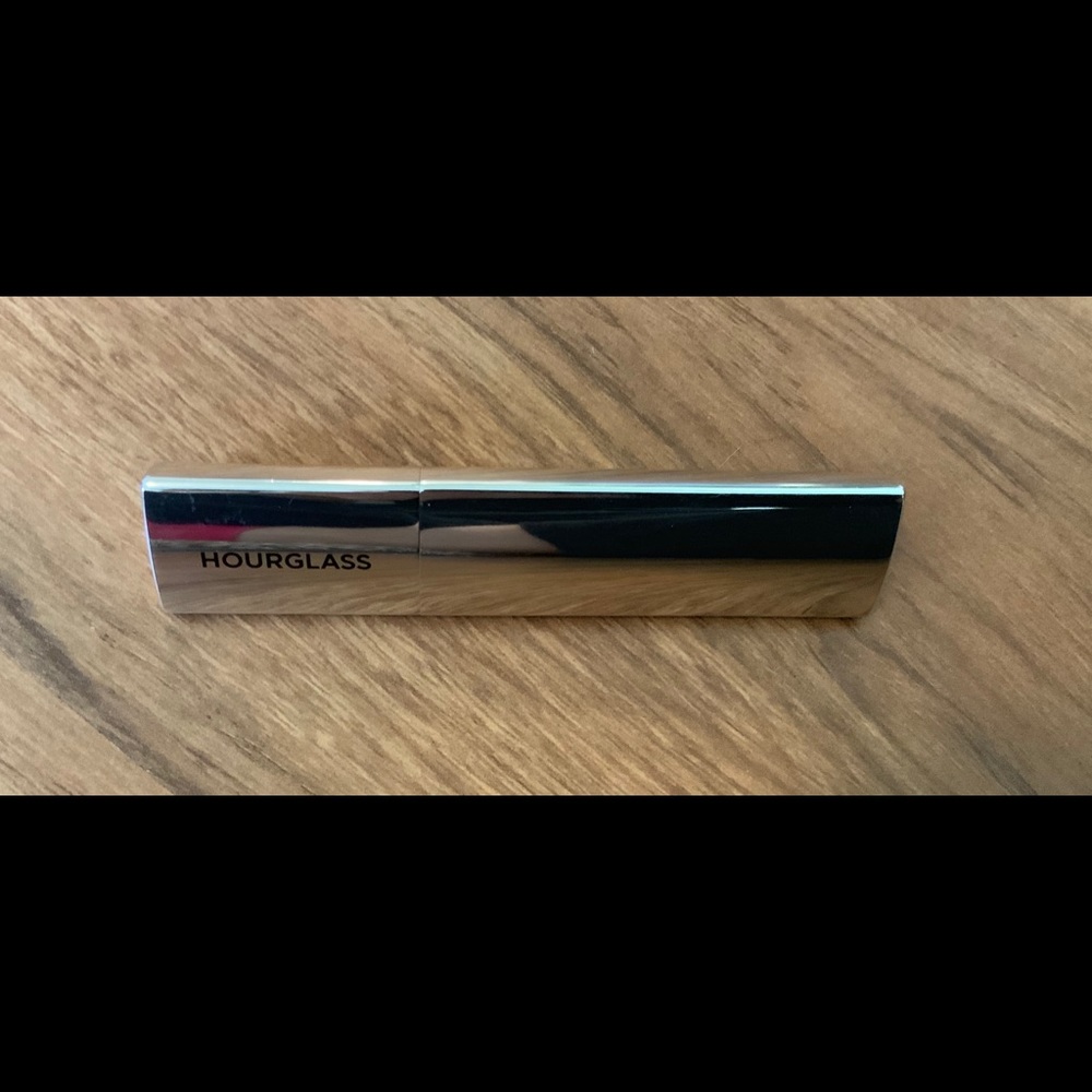 Hourglass champagne flash highlighter